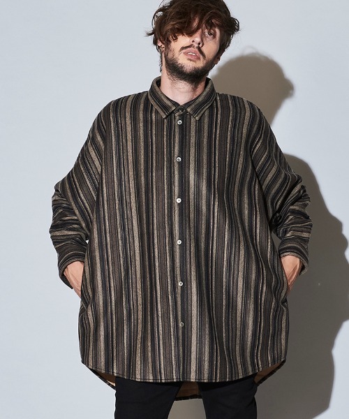 NO ID.（ノーアイディ）の「ms4823- ﾏﾙﾁｽﾄﾗｲﾌﾟﾄﾞﾙﾏﾝｽﾘｰﾌﾞBIG-SH（シャツ/ブラウス・メンズ・ベージュ/グリーン/ブラック・ONE SIZE）」の2枚目の写真