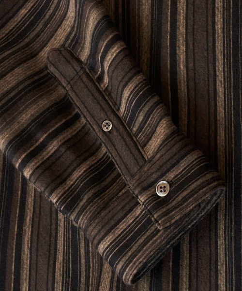 NO ID.（ノーアイディ）の「ms4823- ﾏﾙﾁｽﾄﾗｲﾌﾟﾄﾞﾙﾏﾝｽﾘｰﾌﾞBIG-SH（シャツ/ブラウス・メンズ・ベージュ/グリーン/ブラック・ONE SIZE）」の6枚目の写真