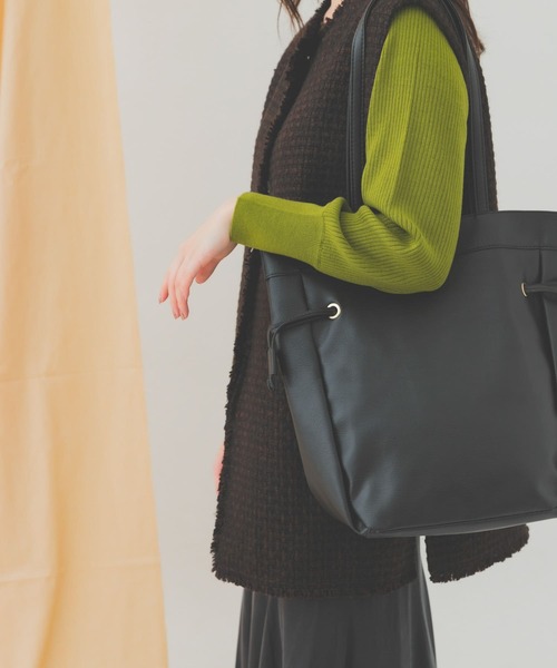 RODE SKO(ロデスコ)の「キンチャク風トートバッグ(トートバッグ・レディース・ブラック/アイボリー/シルバー/キャメル/ブルー/オリーブ・ONE)」の7枚目の写真