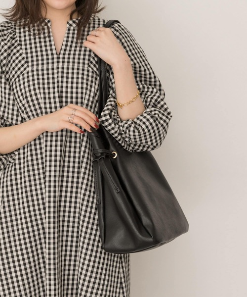 RODE SKO(ロデスコ)の「キンチャク風トートバッグ(トートバッグ・レディース・ブラック/アイボリー/シルバー/キャメル/ブルー/オリーブ・ONE)」の14枚目の写真