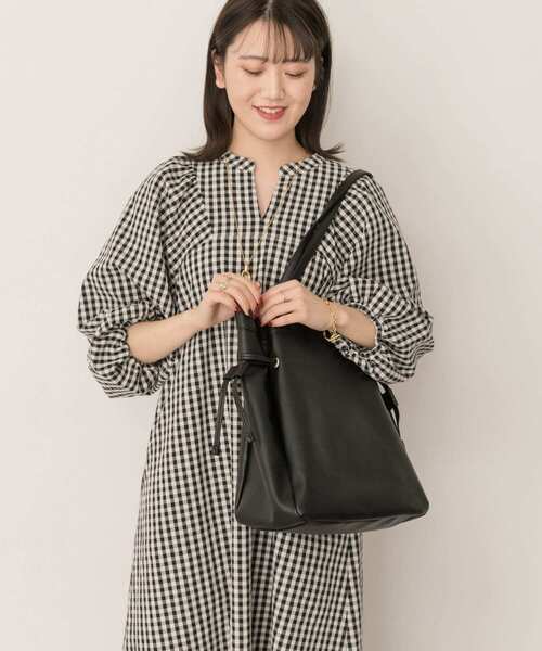 RODE SKO(ロデスコ)の「キンチャク風トートバッグ(トートバッグ・レディース・ブラック/アイボリー/シルバー/キャメル/ブルー/オリーブ・ONE)」の16枚目の写真