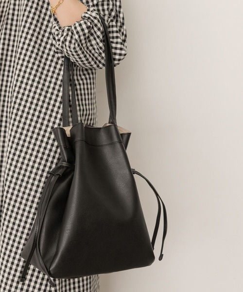 RODE SKO(ロデスコ)の「キンチャク風トートバッグ(トートバッグ・レディース・ブラック/アイボリー/シルバー/キャメル/ブルー/オリーブ・ONE)」の17枚目の写真