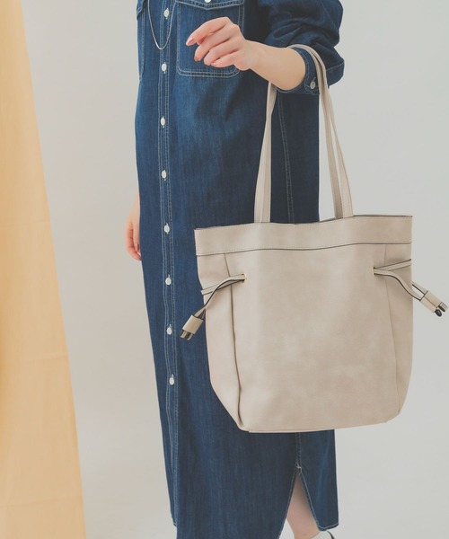 RODE SKO(ロデスコ)の「キンチャク風トートバッグ(トートバッグ・レディース・ブラック/アイボリー/シルバー/キャメル/ブルー/オリーブ・ONE)」の19枚目の写真