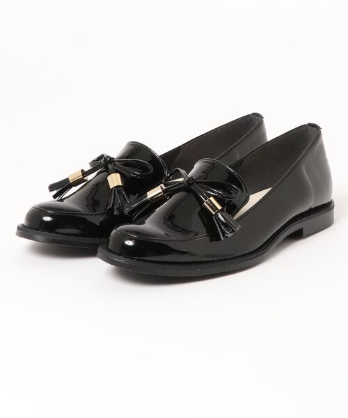 シュープラザ(シュープラザ)の「【Sweet table】 タッセル付きエナメルローファーパンプス(ローファー・レディース・ブラック/ダークブラウン/ベージュ/グレー・23.5cm/24.5cm/23.0cm/22.5cm/24.0cm)」の2枚目の写真