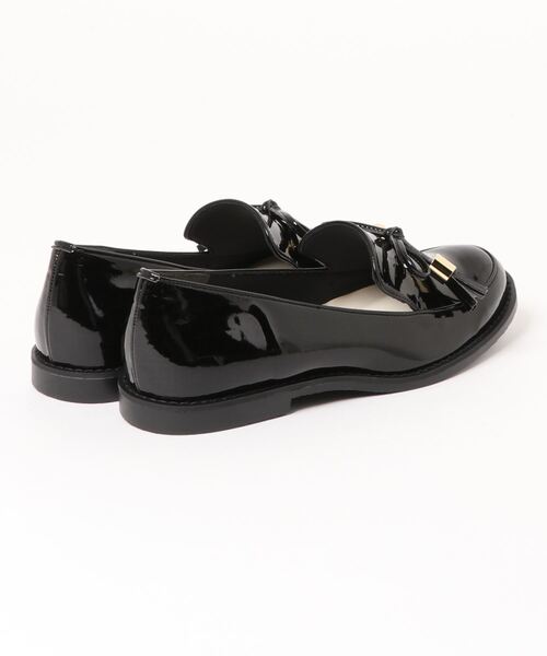 シュープラザ(シュープラザ)の「【Sweet table】 タッセル付きエナメルローファーパンプス(ローファー・レディース・ブラック/ダークブラウン/ベージュ/グレー・23.5cm/24.5cm/23.0cm/22.5cm/24.0cm)」の5枚目の写真