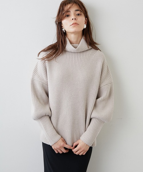 Whim Gazette(ウィムガゼット)の「ハイネックボリュームスリーブプルオーバー(ニット/セーター・レディース・オフホワイト/サンドベージュ・FREE)」の17枚目の写真