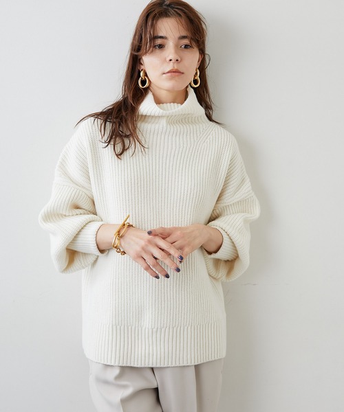 Whim Gazette(ウィムガゼット)の「ハイネックボリュームスリーブプルオーバー(ニット/セーター・レディース・オフホワイト/サンドベージュ・FREE)」の19枚目の写真