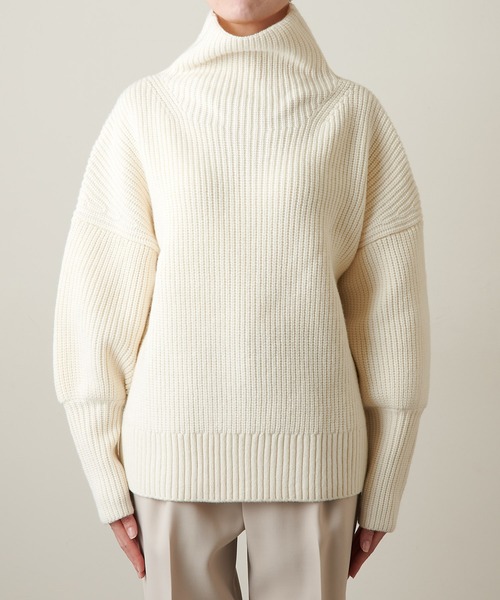 Whim Gazette(ウィムガゼット)の「ハイネックボリュームスリーブプルオーバー(ニット/セーター・レディース・オフホワイト/サンドベージュ・FREE)」の6枚目の写真