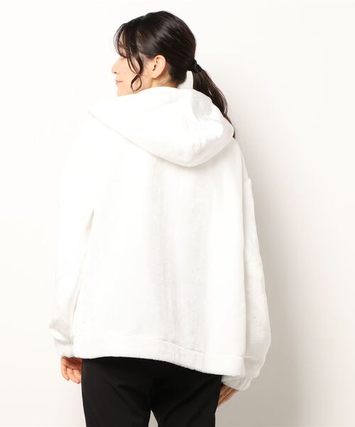 ADPOSION（アドポーション）の「フェイクファー ジップアップパーカー（パーカー・レディース・ブラック/ベージュ/ホワイト・LARGE/MEDIUM/X-LARGE）」の6枚目の写真