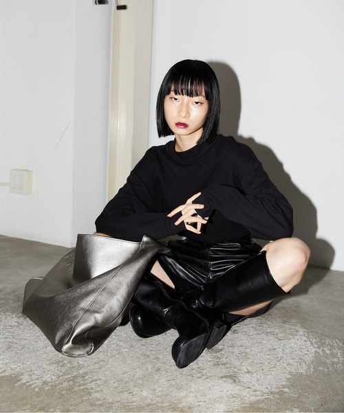 FEKETE(フェケテ)の「FEKETE VEGAN LEATHER SHORT PANTS(その他パンツ・レディース・ホワイト/ブラック・FREE)」の6枚目の写真