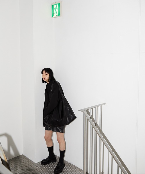 FEKETE(フェケテ)の「FEKETE VEGAN LEATHER SHORT PANTS(その他パンツ・レディース・ホワイト/ブラック・FREE)」の22枚目の写真