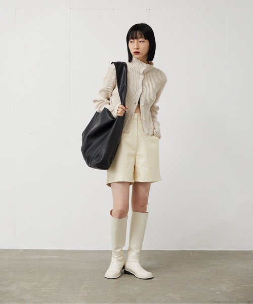 FEKETE(フェケテ)の「FEKETE VEGAN LEATHER SHORT PANTS(その他パンツ・レディース・ホワイト/ブラック・FREE)」の8枚目の写真