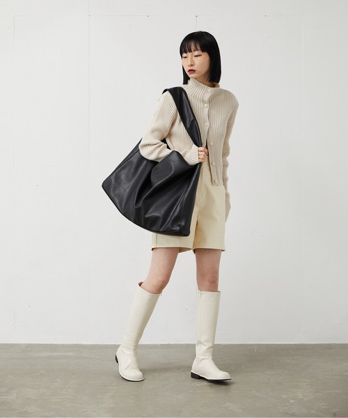 FEKETE(フェケテ)の「FEKETE VEGAN LEATHER SHORT PANTS(その他パンツ・レディース・ホワイト/ブラック・FREE)」の16枚目の写真