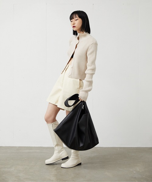 FEKETE(フェケテ)の「FEKETE VEGAN LEATHER SHORT PANTS(その他パンツ・レディース・ホワイト/ブラック・FREE)」の13枚目の写真