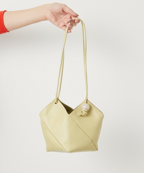 ear PAPILLONNER（イアパピヨネ）の「2WAYボックス型ショルダーバッグ