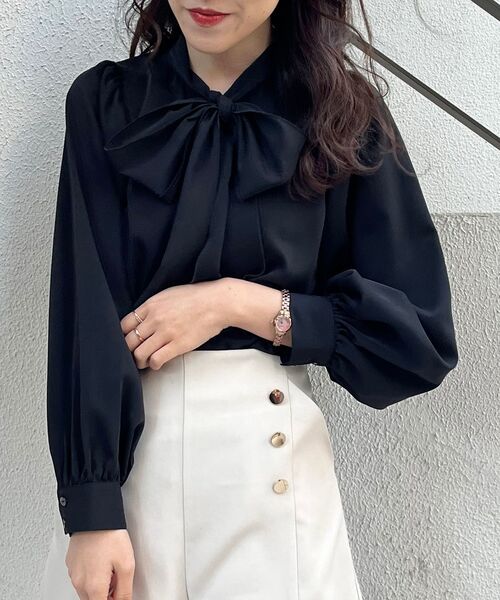 MAJESTIC LEGON（マジェスティックレゴン）の「とろみボウタイブラウス（シャツ/ブラウス・レディース・オフホワイト/ホワイト系その他/ブラック・MEDIUM）」の9枚目の写真