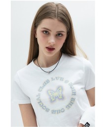 A'GEM/9 × .kom『LUV IS TRUE/ラブ イズ トゥルー』BUTTERFLY TEE/クロップド丈 バタフライデザイン半袖カットソー