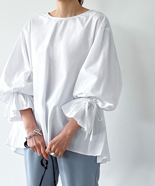 バックプリーツボリュームスリーブイレギュラーヘムブラウス