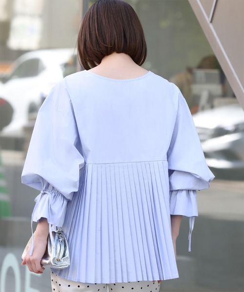 バックプリーツボリュームスリーブイレギュラーヘムブラウス