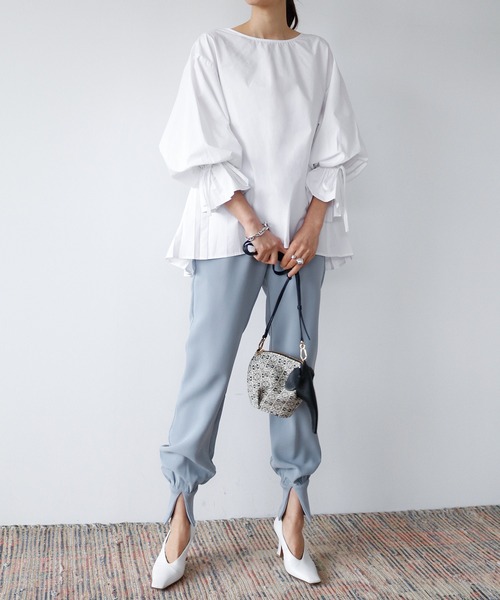 バックプリーツボリュームスリーブイレギュラーヘムブラウス