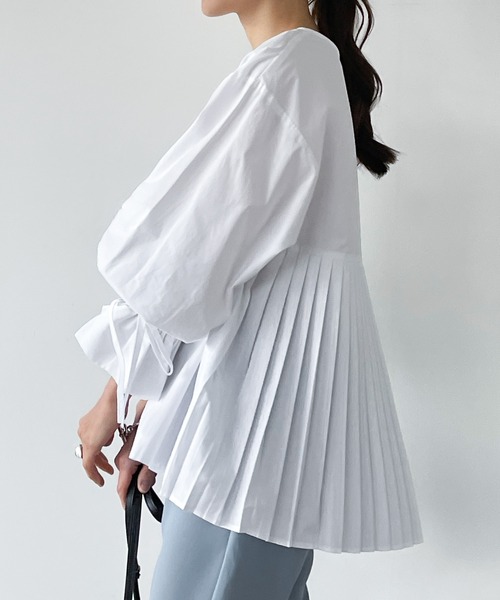 バックプリーツボリュームスリーブイレギュラーヘムブラウス