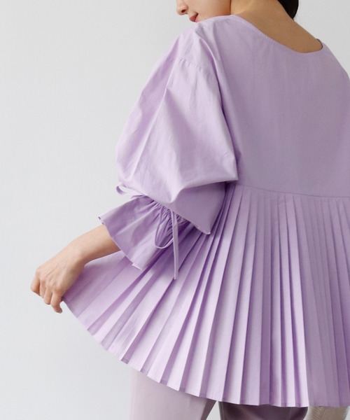 バックプリーツボリュームスリーブイレギュラーヘムブラウス