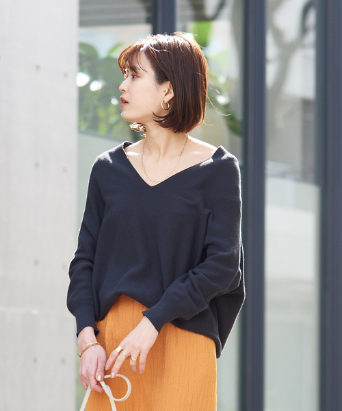 Rouge vif（ルージュヴィフ）の「ホールガーメントVネックプル
