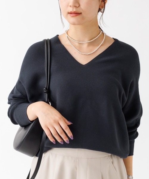 Rouge vif（ルージュヴィフ）の「ホールガーメントVネックプル