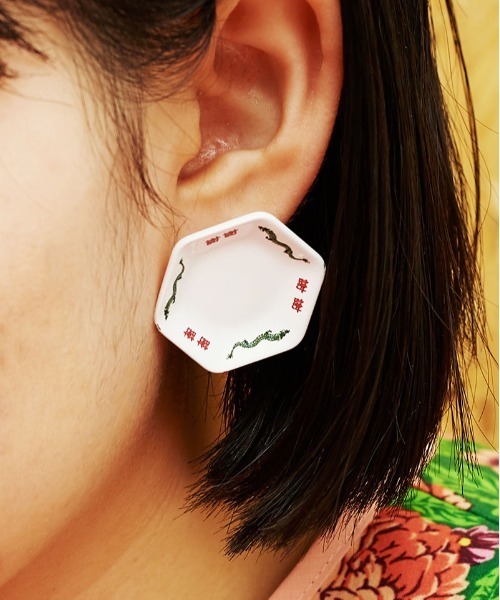 I am I in fact...（アイアムアイインファクト）の「THANK YOU RESTAURANT お皿 ピアス／イヤリング（ピアス（両耳用）・レディース・ホワイト/ホワイト系その他・FREE）」の2枚目の写真