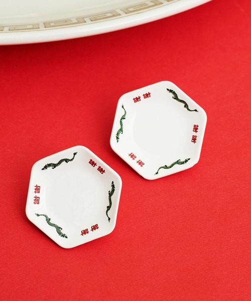 I am I in fact...（アイアムアイインファクト）の「THANK YOU RESTAURANT お皿 ピアス／イヤリング（ピアス（両耳用）・レディース・ホワイト/ホワイト系その他・FREE）」の3枚目の写真