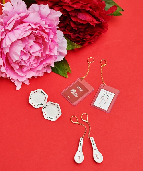 I am I in fact...（アイアムアイインファクト）の「THANK YOU RESTAURANT お皿 ピアス／イヤリング（ピアス（両耳用）・レディース・ホワイト/ホワイト系その他・FREE）」の5枚目の写真