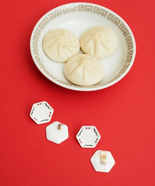 I am I in fact...（アイアムアイインファクト）の「THANK YOU RESTAURANT お皿 ピアス／イヤリング（ピアス（両耳用）・レディース・ホワイト/ホワイト系その他・FREE）」の4枚目の写真