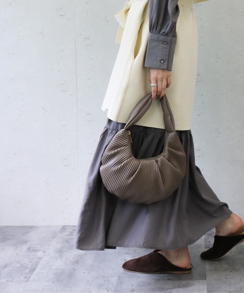 Per sist ence（パーシエンス）の「Per sist ence/パーシエンス　PUエンボスプリーツ ハーフムーンバッグ（ハンドバッグ・レディース・グリーン/グレイッシュベージュ/ブラック/アイボリー・FREE）」の15枚目の写真