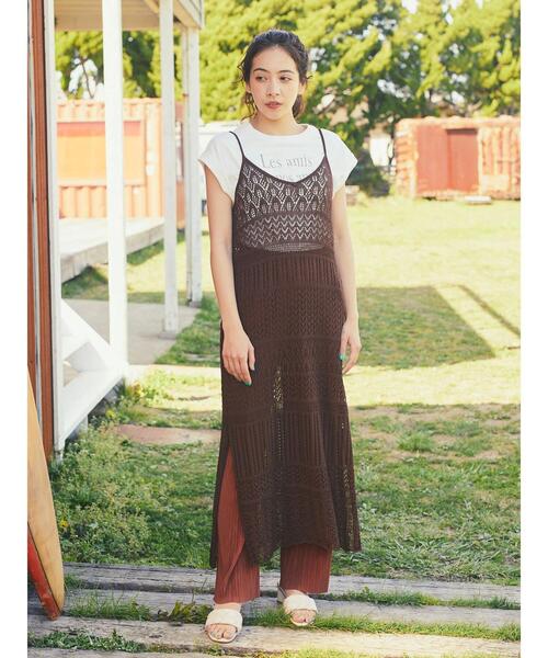 earth music&ecology（アースミュージックアンドエコロジー）の「クロッシェ編キャミワンピース（ワンピース・レディース・ブラウン/グレイッシュベージュ・FREE）」の3枚目の写真