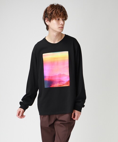 tk.TAKEO KIKUCHI（ティーケータケオキクチ）の「◆サンセットフォトロンTee（Tシャツ/カットソー・メンズ・ブラック/オフホワイト/チャコールグレー・02/04/03）」の2枚目の写真