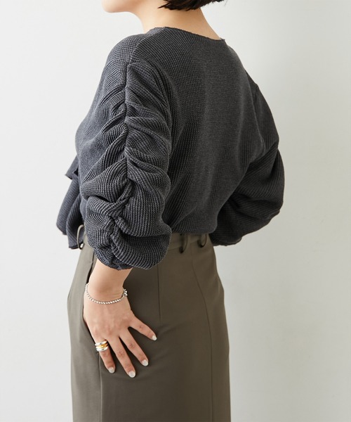 Whim Gazette（ウィムガゼット）の「【WEB限定】袖ギャザーフリルプルオーバー（Tシャツ/カットソー・レディース・チャコールグレー/ホワイト系その他・FREE）」の5枚目の写真