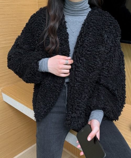 ECLIN（エクラン）の「ボリュームノーカラーボアブルゾン（ブルゾン・レディース・ブラック/ベージュ/モカ・FREE）」の2枚目の写真