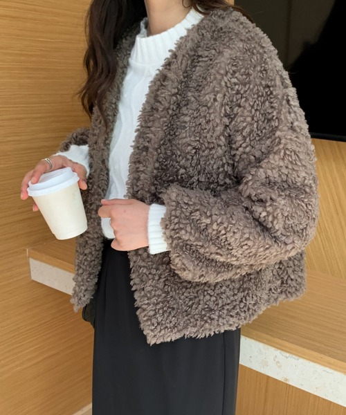 ECLIN（エクラン）の「ボリュームノーカラーボアブルゾン（ブルゾン・レディース・ブラック/ベージュ/モカ・FREE）」の4枚目の写真