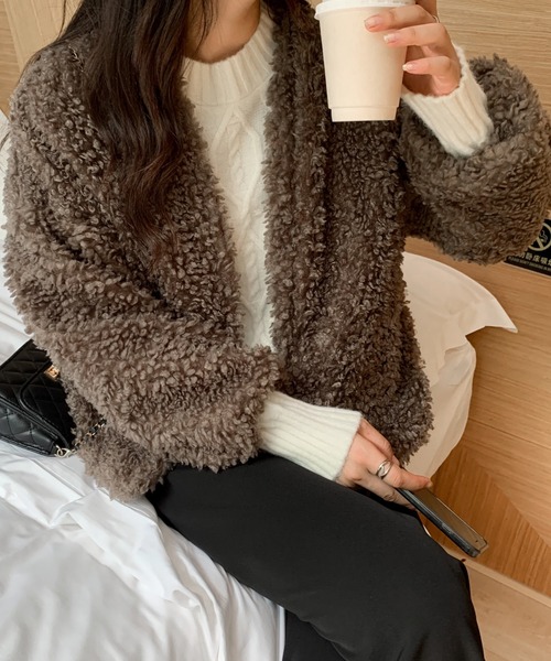 ECLIN（エクラン）の「ボリュームノーカラーボアブルゾン（ブルゾン・レディース・ブラック/ベージュ/モカ・FREE）」の8枚目の写真