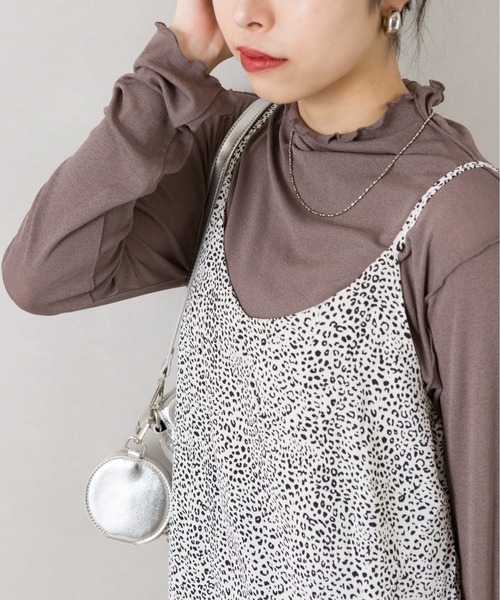 SpRay(スプレイ)の「シアーハイネックカットソー(Tシャツ/カットソー・レディース・ブラック/ダークグリーン/オフホワイト/オレンジ/ブラウン/ダークパープル・FREE)」の4枚目の写真