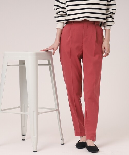 SHOO・LA・RUE（シューラルー）の「◆【美脚シルエット】裏面微起毛タック テーパードパンツ（その他パンツ・レディース・チャコールグレー/ブラック/ブルー/ブラウン系/ブラウン系2/ピンク系・10/02/03/01/05/04）」の8枚目の写真