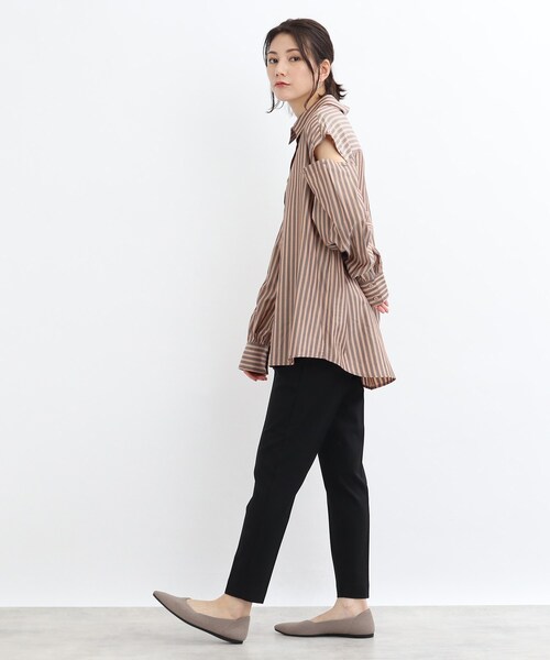 SHOO・LA・RUE（シューラルー）の「◆【美脚シルエット】裏面微起毛タック テーパードパンツ（その他パンツ・レディース・チャコールグレー/ブラック/ブルー/ブラウン系/ブラウン系2/ピンク系・10/02/03/01/05/04）」の9枚目の写真