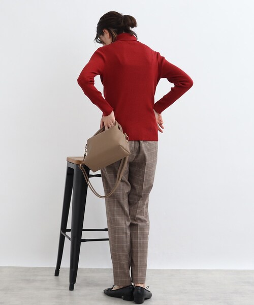 SHOO・LA・RUE（シューラルー）の「◆【美脚シルエット】裏面微起毛タック テーパードパンツ（その他パンツ・レディース・チャコールグレー/ブラック/ブルー/ブラウン系/ブラウン系2/ピンク系・10/02/03/01/05/04）」の10枚目の写真