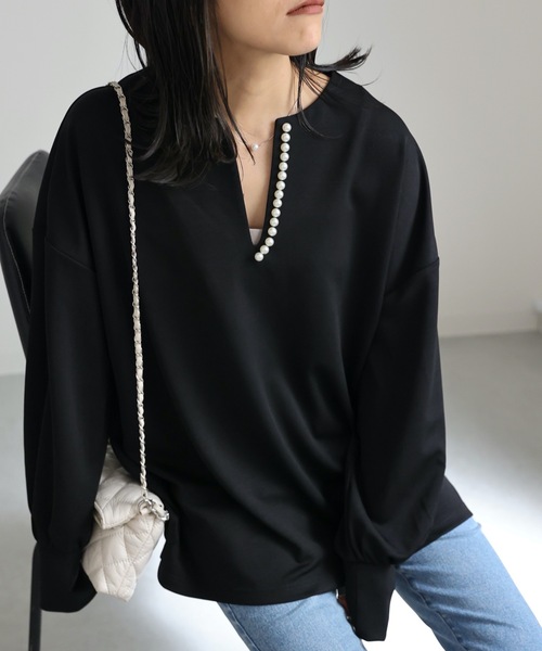ap retro（アプレトロ）の「パール付ディープVネックプルオーバー（Tシャツ/カットソー・レディース・ブラック/グレイッシュベージュ/アイボリー・FREE）」の5枚目の写真