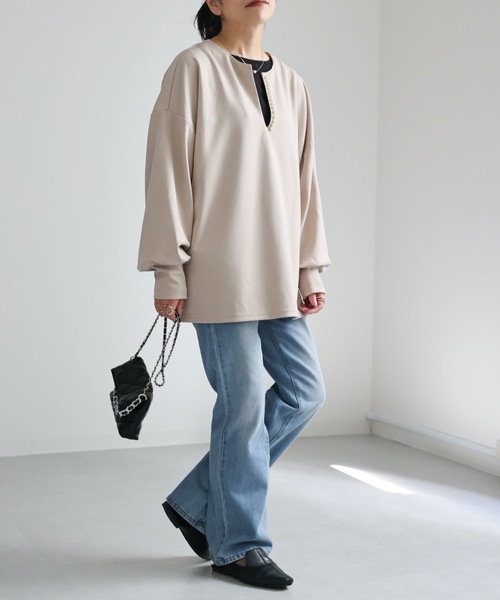 セール】パール付ディープVネックプルオーバー（Tシャツ