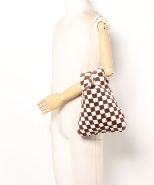 coca(coca)(コカ)の「パウダーファーmini BAG チェッカー(ハンドバッグ・レディース・ブラウン/ブラック・ONE SIZE)」の5枚目の写真