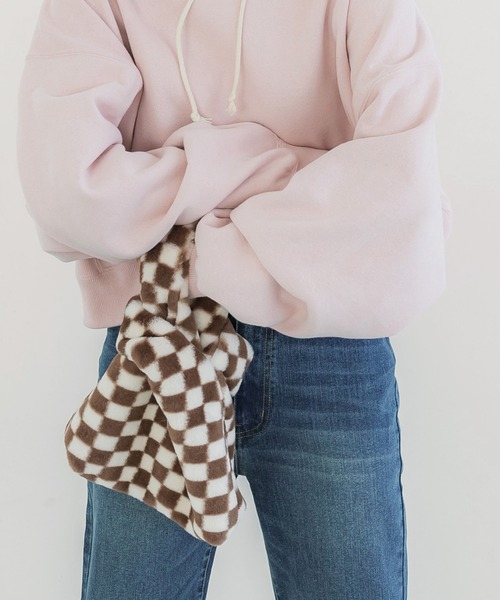 coca(coca)(コカ)の「パウダーファーmini BAG チェッカー(ハンドバッグ・レディース・ブラウン/ブラック・ONE SIZE)」の1枚目の写真