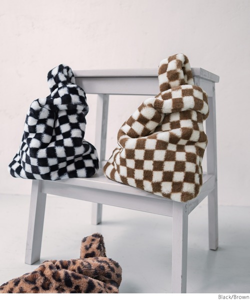 coca(coca)(コカ)の「パウダーファーmini BAG チェッカー(ハンドバッグ・レディース・ブラウン/ブラック・ONE SIZE)」の11枚目の写真