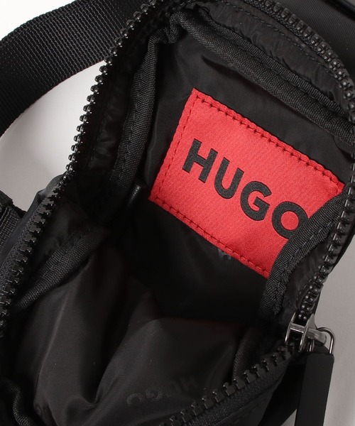 HUGO(ヒューゴ)の「HUGOラバーパッチロゴ ショルダーバッグ(ボディバッグ/ウエストポーチ・メンズ・ブラック・ONESIZE)」の3枚目の写真