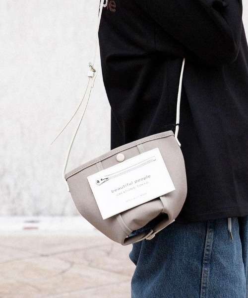 beautiful people（ビューティフルピープル）の「beautiful people lining logo pocket mini shoulder bag 7325611967（ショルダーバッグ・レディース・ブラック/グレー/オフホワイト・FREE）」の6枚目の写真